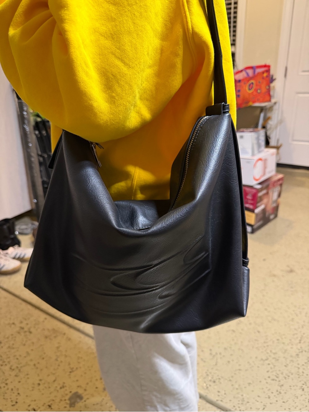 Sleek Black Leather Shoulder Bag